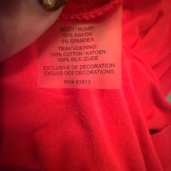 Robert Graham Red Ruched Short Embroidered Sleeve Tee Size Large - Picture 9 of 9